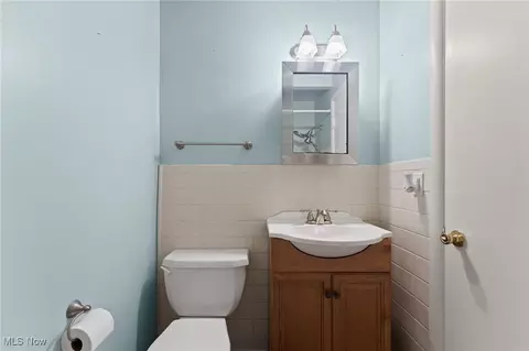 Bath - 33924 Linden Dr, Solon, OH 44139 photo 1 of 3