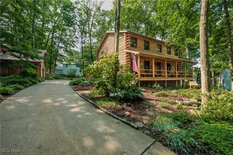 5820 Kildare Cir NW, Canton, OH 44718