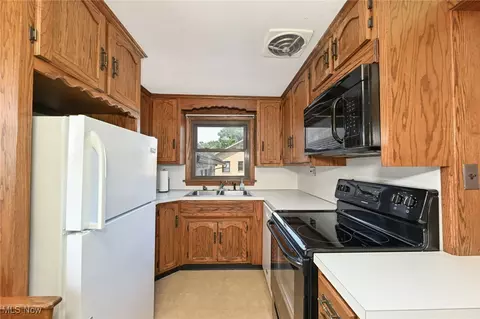 Kitchen - 921 E 1st St, Minerva, OH 44657 photo 3 of 4