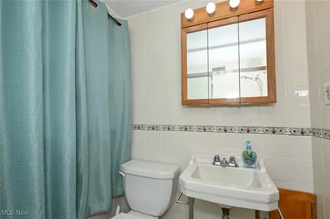 Bath - 921 E 1st St, Minerva, OH 44657 photo 3 of 4