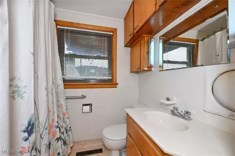 Bath - 921 E 1st St, Minerva, OH 44657 photo 1 of 4