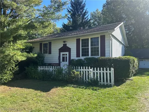 440 Roosevelt Dr, Geneva, OH 44041