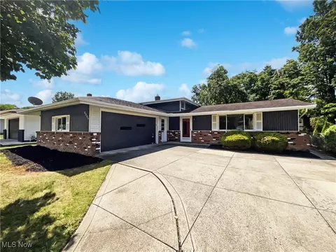 5300 Sherwood Dr, Cleveland, OH 44126