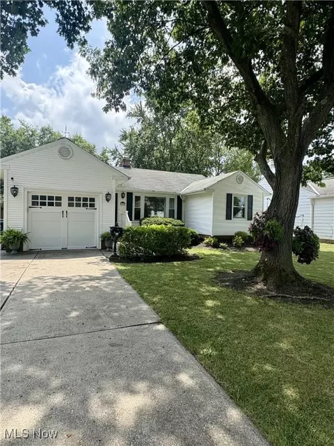 5126 Longton Rd, Lyndhurst, OH 44124