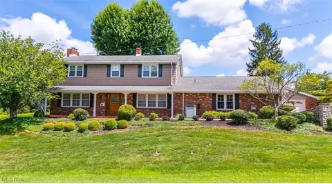 101 Debbie Ln, Saint Clairsville, OH 43950