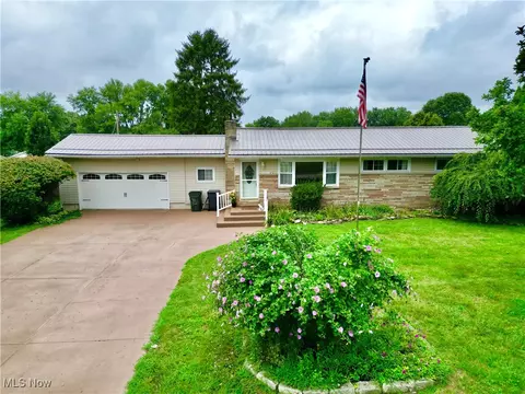 3945 Mill Dr, Zanesville, OH 43701
