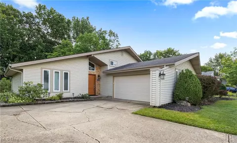 35868 Laurel Cir, North Ridgeville, OH 44039