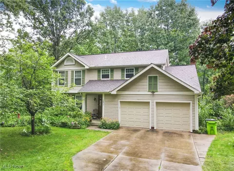 1471 Newport Dr, Macedonia, OH 44056