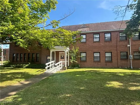 795-796 5th St, Struthers, OH 44471