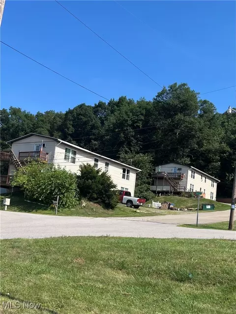 81-123 Jefferson St, Newell, WV 26050