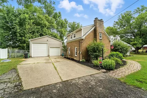 2019 E 52nd St, Ashtabula, OH 44004 photo 2