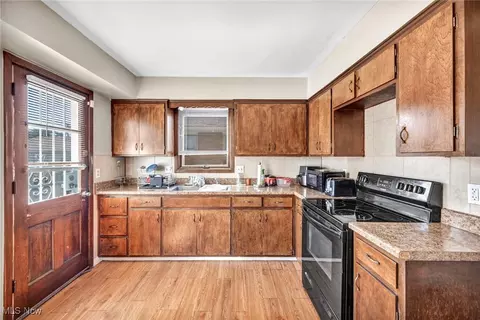 547 E 208th St, Euclid, OH 44119 photo 25