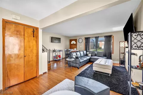 547 E 208th St, Euclid, OH 44119 photo 5
