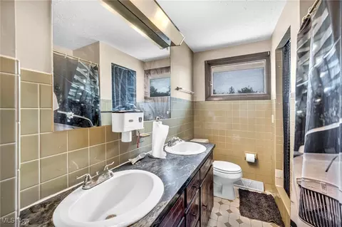 547 E 208th St, Euclid, OH 44119 photo 30