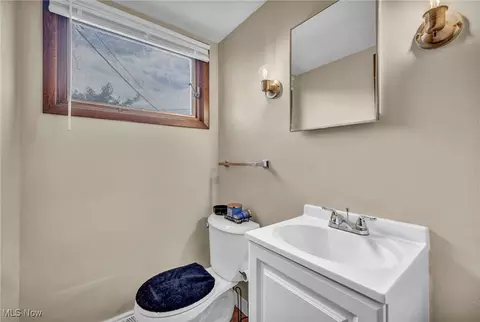 547 E 208th St, Euclid, OH 44119 photo 11