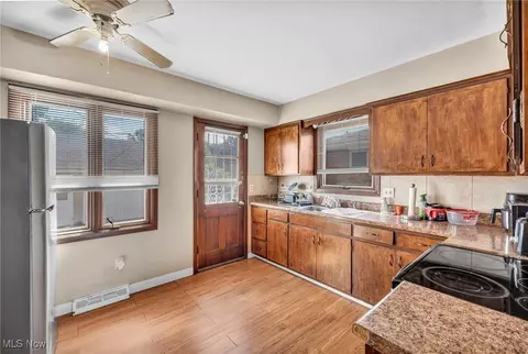 547 E 208th St, Euclid, OH 44119 photo 24