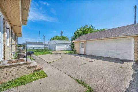 547 E 208th St, Euclid, OH 44119 photo 35