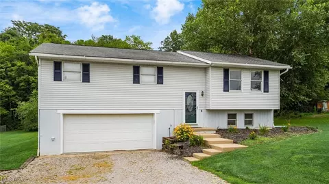 495 Louise Dr, Zanesville, OH 43701
