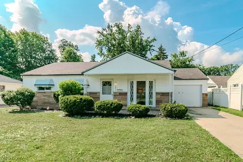 38272 Laura Dr, Eastlake, OH 44095