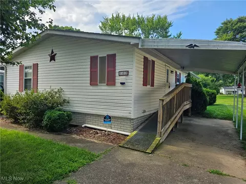 10 B St SW, Navarre, OH 44662