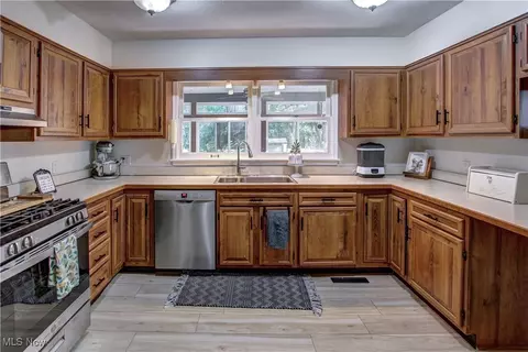 Kitchen - 623 Beech St, Oberlin, OH 44074 photo 2 of 4