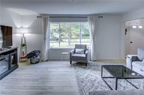 Living - 623 Beech St, Oberlin, OH 44074 photo 1 of 3