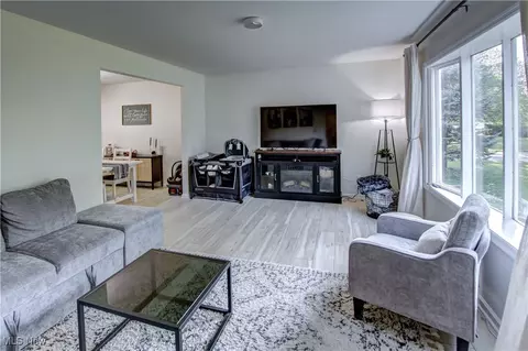 Living - 623 Beech St, Oberlin, OH 44074 photo 2 of 3