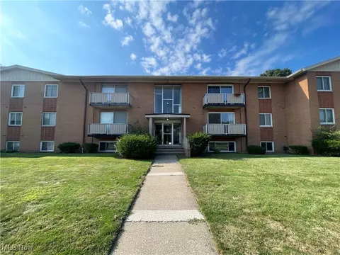 22065 River Oaks Dr #C11, Rocky River, OH 44116
