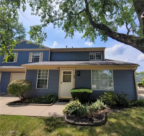 80 Privet Ln, Northfield Center, OH 44067