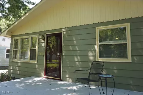 1037 Elk Dr, Ashtabula, OH 44004 photo 2