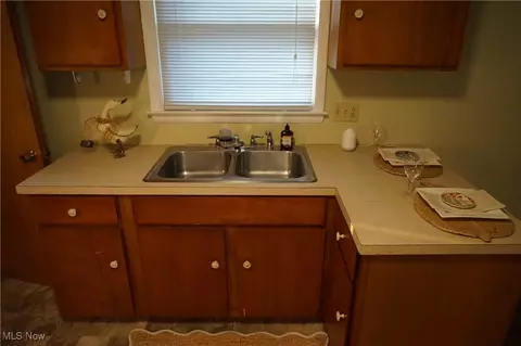 1037 Elk Dr, Ashtabula, OH 44004 photo 6