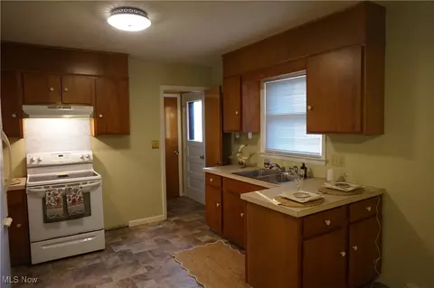 1037 Elk Dr, Ashtabula, OH 44004 photo 4