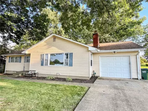 212 Beechwood St, Louisville, OH 44641
