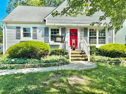 575 Columbia Rd, Bay Village, OH 44140
