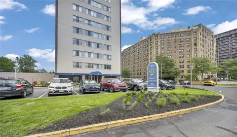 12520 Edgewater Dr #803, Lakewood, OH 44107