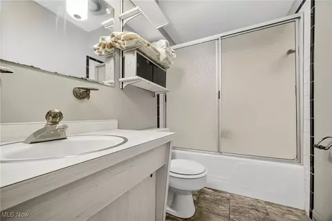 Bath - 100 E Decker Dr, Seven Hills, OH 44131 photo 3 of 3