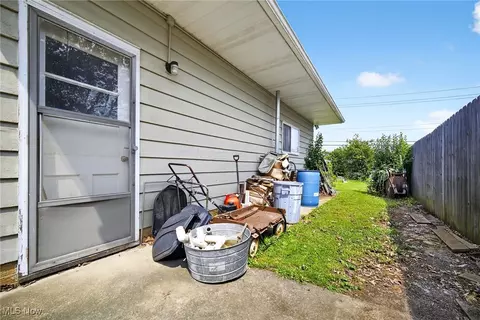 Exterior - 100 E Decker Dr, Seven Hills, OH 44131 photo 4 of 10