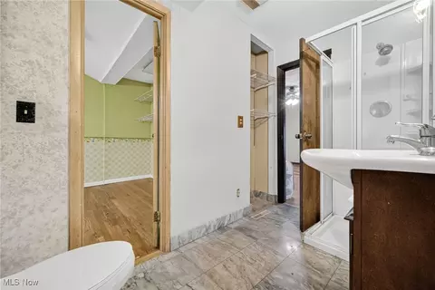 Bath - 100 E Decker Dr, Seven Hills, OH 44131 photo 1 of 3