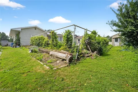 Exterior - 100 E Decker Dr, Seven Hills, OH 44131 photo 8 of 10
