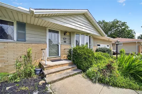 Exterior - 100 E Decker Dr, Seven Hills, OH 44131 photo 2 of 10
