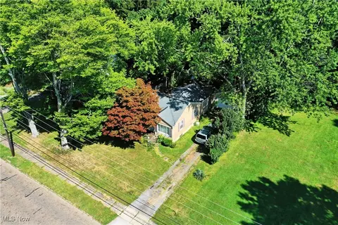 910 W 3rd St, Niles, OH 44446 photo 11
