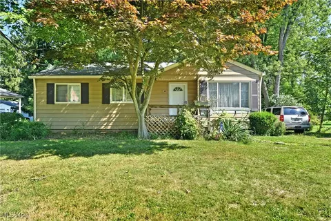 910 W 3rd St, Niles, OH 44446