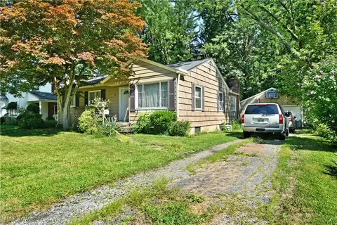 910 W 3rd St, Niles, OH 44446 photo 4
