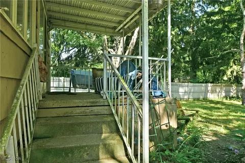910 W 3rd St, Niles, OH 44446 photo 5