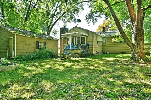 910 W 3rd St, Niles, OH 44446 photo 6