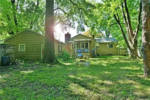 910 W 3rd St, Niles, OH 44446 photo 7