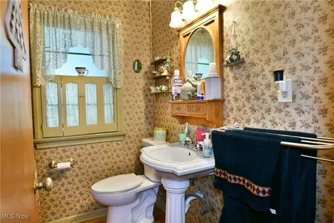 910 W 3rd St, Niles, OH 44446 photo 21