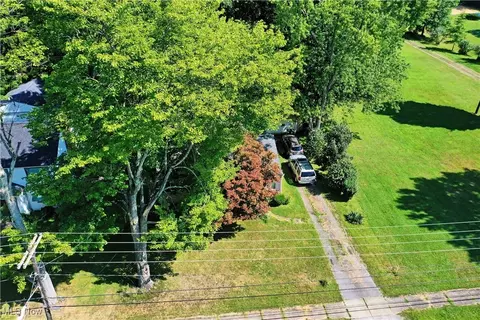 910 W 3rd St, Niles, OH 44446 photo 10