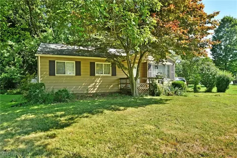 910 W 3rd St, Niles, OH 44446 photo 2