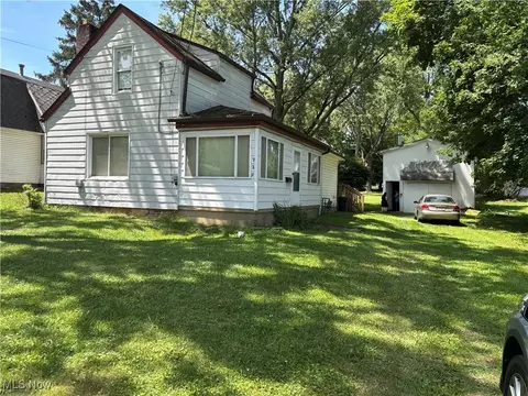 229 N East St, Medina, OH 44256